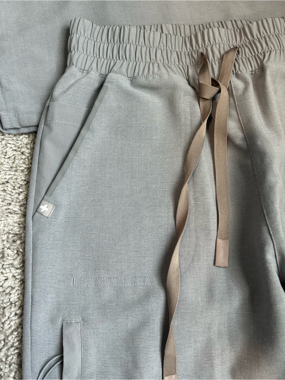 Figs Dark Space Gray Charlotte Jogger Scrub Pants & Casma Scrub Top Set - Picture 4 of 10